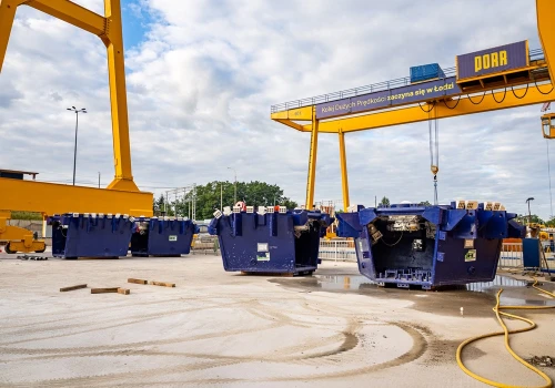 Montaż maszyny TBM pod tunel KDP w Łodzi postępuje