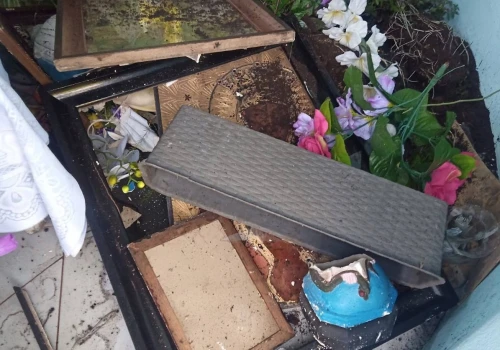 21-latek zdemolował kapliczki i rozbił figury sakralne. Chciał się schować w kukurydzy