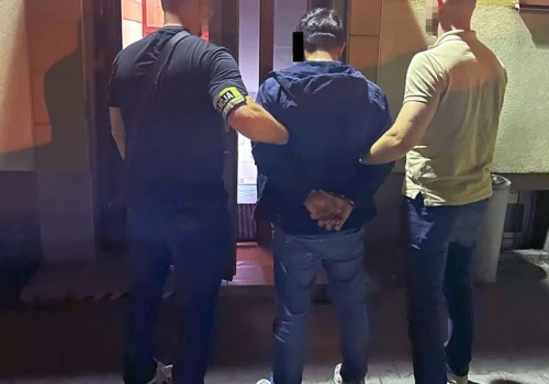 Obnażał się przed dziećmi i myślał, że ujdzie mu to na sucho. Błyskawiczny finisz obławy