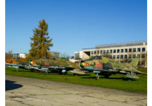 Muzeum Lotnictwa Polskiego buduje zadaszenie Alei Migów