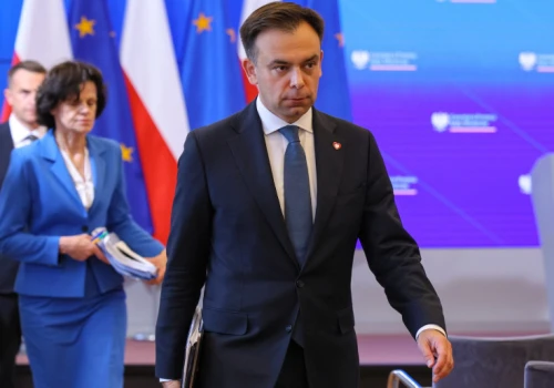 2700 zł miesięcznie dla większej grupy osób. Wszystko zależy od ministra finansów