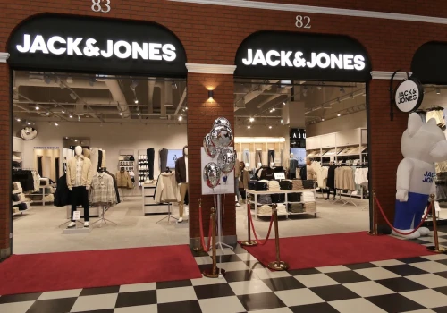 JACK & JONES przyspiesza w Polsce. Otworzył jubileuszowy, 10. salon outletowy