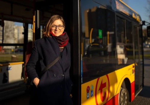 Biejat nie uklękła w kościele. W sieci wybuchła burza, do sprawy odniósł się ksiądz