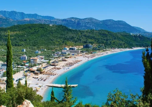 Piaszczysta plaża 100 metrów od hotelu. To last minute na wrzesień to hit