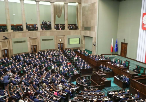 Ważna decyzja Sejmu ws. wieku emerytalnego. Chodzi o 62 lata dla wszystkich