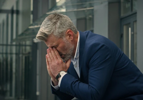 Marcin ma 43 lat, kwalifikacje i stracił pracę. 