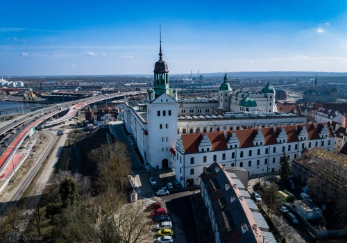 Pan Przygoda zabiera dzieci do lasu. Nowy sensoryczny spektakl już we wrześniu