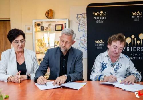 Nowe schody, podjazd i automatyczne drzwi. Zgierz poprawia dostępność urzędu