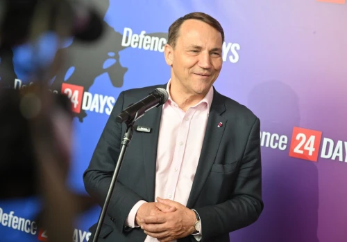 Sikorski: Znacząco zredukować liczbę rosyjskich dyplomatów w Europie