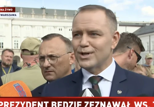 Nawrocki myślał, że nie ma transmisji i kpił sobie z TVP. Ale widzowie wszytko widzieli! „Ciekawe życie patyczaków”