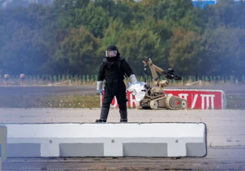 Niemieccy śledczy: podpalenie marketu w Łodzi i atak na lotnisko w Lipsku łączy osoba podejrzanego