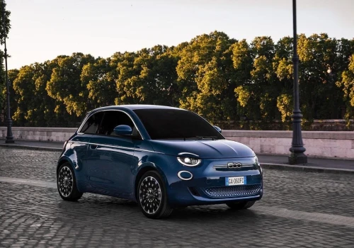 Nowy Fiat 500 Hybrid za 149 euro bez wpłaty własnej i oprocentowanie 0%. Sprawdziliśmy całą ofertę