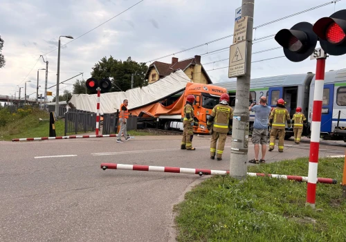 Pociąg PKP Intercity zderzył się z ciężarówką