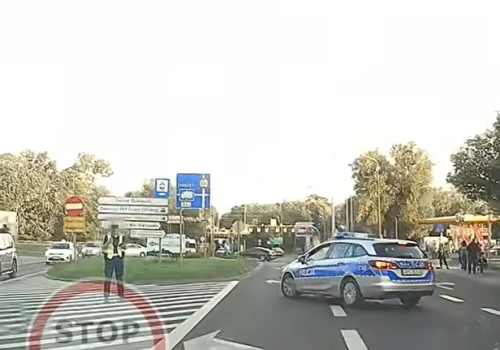 „Co pani za bajki opowiada?” Sprzeczka kierowcy z policjantką po awaryjnym hamowaniu