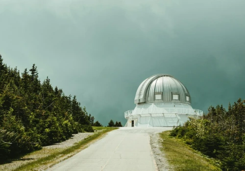 Naukowcy wreszcie to wyjaśnili! Oto dlaczego potężne gwiazdy „duszą” własne erupcje!