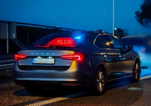 Chciał uniknąć mandatu. Trafił do policyjnego aresztu i usłyszał zarzut korupcyjne