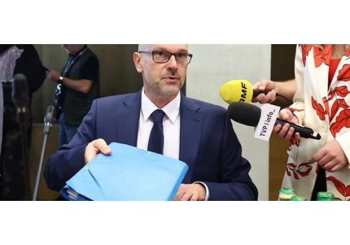 Berek przekonuje, że jest urzędnikiem, a PiS szuka formalnych argumentów przeciwko niemu
