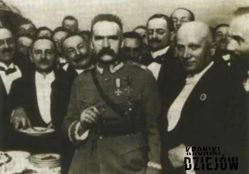 Piłsudski został uznany za buntownika. Jeszcze tego samego dnia próbował uniknąć rozlewu krwi