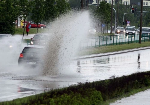 Nadciąga ulewa. IMGW ostrzega mieszkańców 10 powiatów Warmii i Mazur