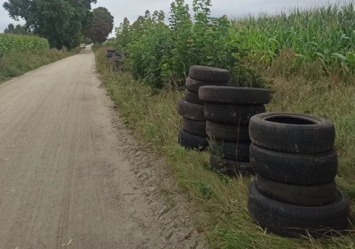 Bezczelne podrzucenie odpadów na Ogorzelińskiej. Monitoring wyłapie sprawcę?