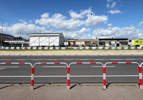 Baner na płocie może kosztować tysiące. Takie kary grożą za nielegalne reklamy wyborcze w Krakowie