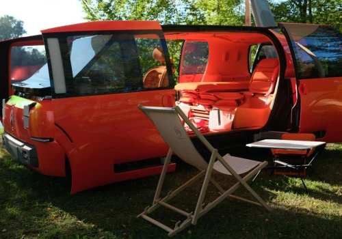Citroen ELO ma rozmiary C3. Ale może być sypialnią i salą kinową