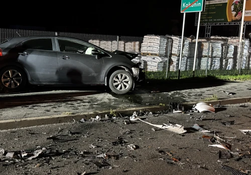 Czołowe zderzenie na DK12 w Niedźwiadach. 4 osoby – w tym dzieci – trafiły do szpitala