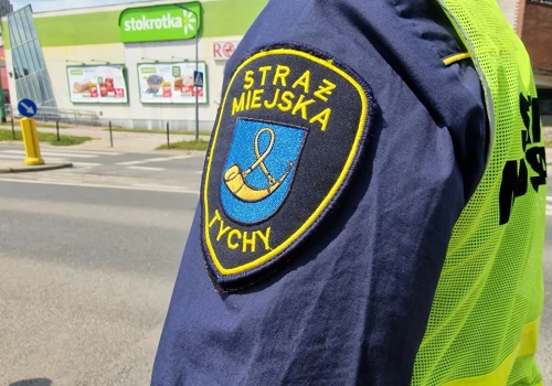 Bezdomni opanowali opuszczony budynek w Tychach. Interweniowała radna, straż miejska kilka lat zajmuje się tematem