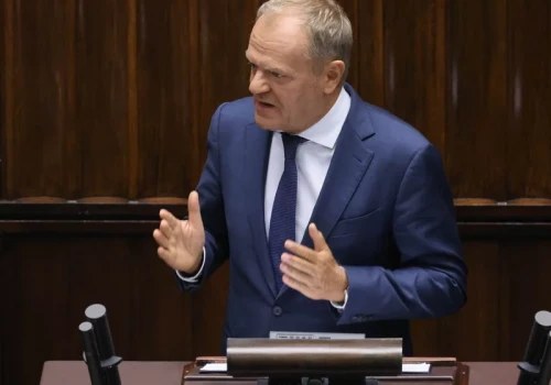 Tusk atakuje opozycję i grzmi na Kaczyńskiego: Zabrnąłeś w bagno