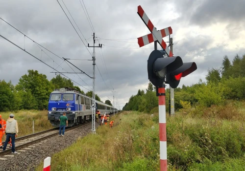 Pociąg IC z Olsztyna do Krakowa stanął „w szczerym polu”. Ewakuowano ok. 150 pasażerów