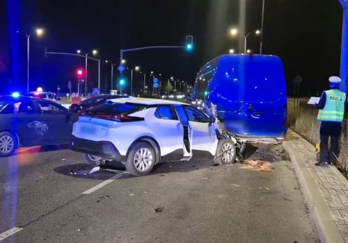Pościg ulicami Warszawy. Toyota pędziła prawie 200 km/h