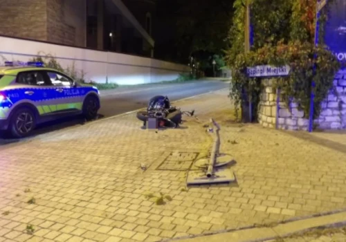 Skradzionym motocyklem uciekali przed policją. Wcześniej próbowali ukraść samochód