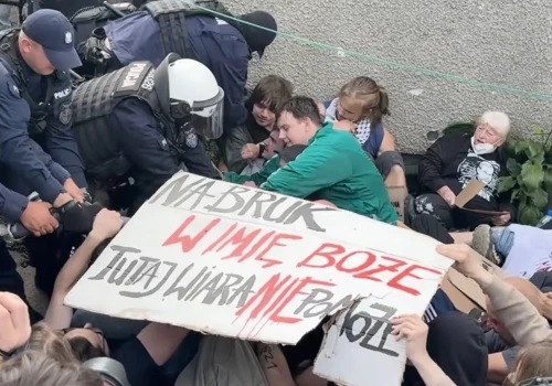 Osiedle Maltańskie. Kościół zachował się legalnie, ale nieprzyzwoicie