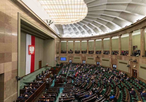 Błaszczak i Czarnek nie wytrzymali w Sejmie. „To jedź i broń”