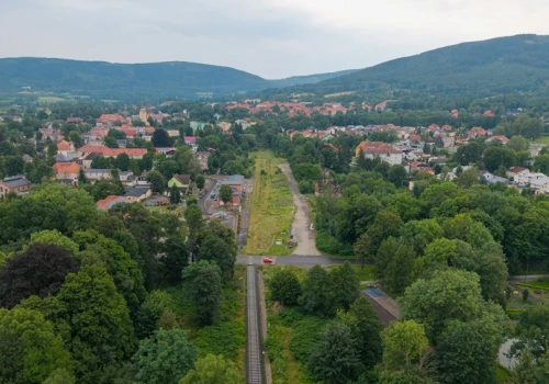 Linia do Kowar: Pociągi mogą wrócić w 2028 r. Na razie brak końcowego odcinka i SRK