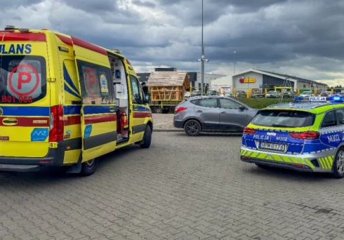 Pechowy manewr na stacji w Nowogrodzie. Kobieta w szpitalu, policja czeka na diagnozę