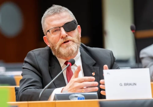 Został zauważony obok Brauna, w środowisku zawrzało. „Skandal i wstyd dla całej branży”