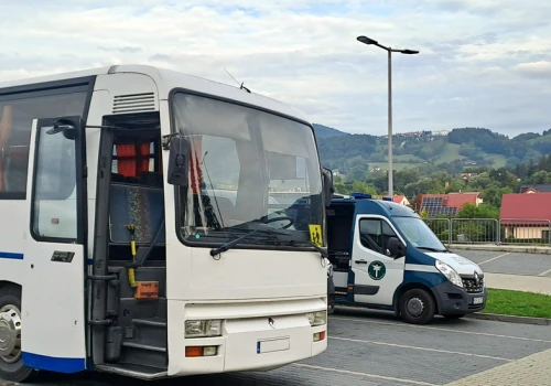 Szok pod Nowym Sączem! Pijany kierowca wiózł dzieci do szkoły