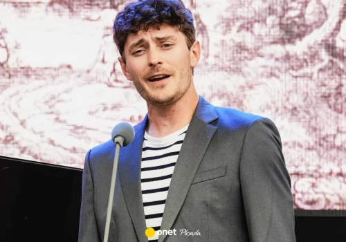 Jakub Józef Orliński zaśpiewał o prezerwatywie. 