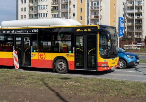 Autobusy zasilane sprężonym gazem wyjechały na ulice polskiego miasta. W grudniu będą kolejne