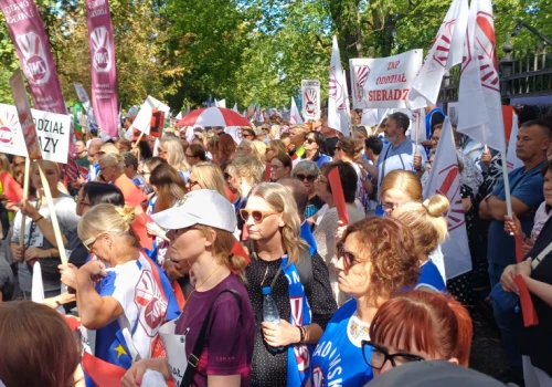 Kolejny protest nauczycieli wisi na włosku. Tym razem chodzi o wyjazdy na wycieczki