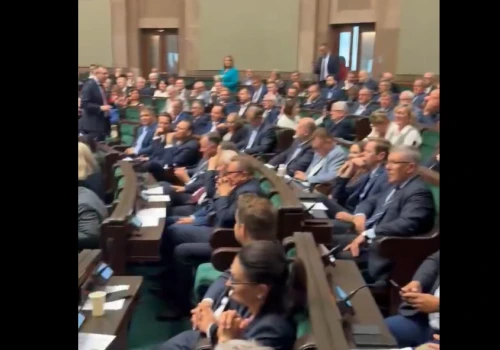 Posłowie zaczęli szczekać w Sejmie. Polityk udostępnił nagranie. „Hau, Hau!”