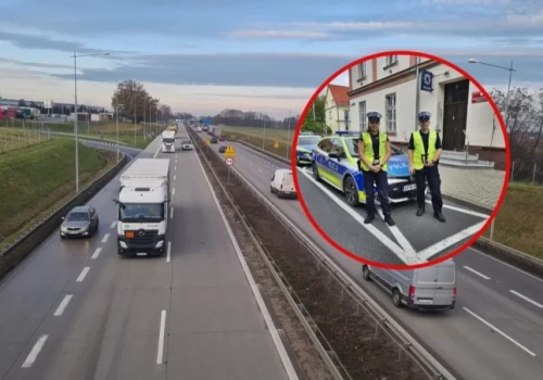 Awaria karetki przewożącej dziecko w ciężkim stanie. Policjanci ruszyli na A4