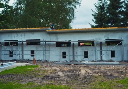 W legnickim schronisku dla zwierząt powstają nowe boksy (FOTO)