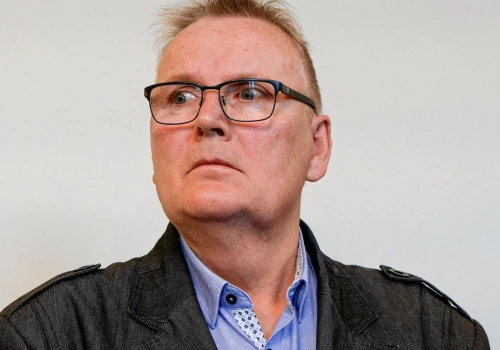 Były senator wlókł psa za samochodem aż do jego śmierci. Nie odbędzie kary przez stan zdrowia