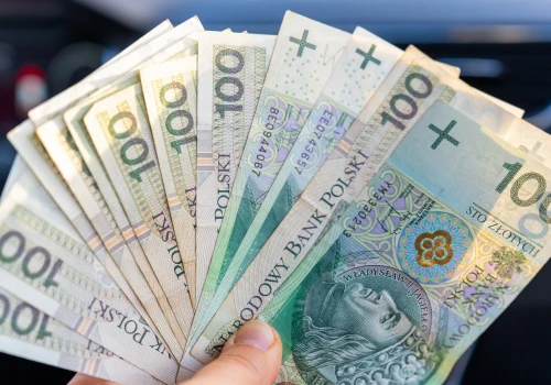 Bez wymaganego stażu i weekendy w domu. Praca od zaraz za nawet 14 tys. zł
