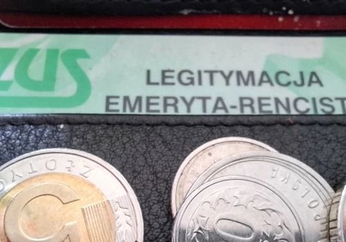 Legitymacja emeryta a czternastka. Ten warunek zdecyduje o wypłacie
