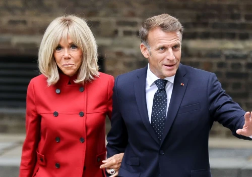 Brigitte Macron zachwyciła w czerwonym garniturze. Lekcja stylu w Londynie