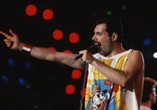 Muzyczny gigant, którego dziedzictwo wciąż żyje. 80 lat temu urodził się Freddie Mercury