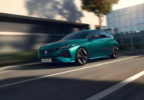 Peugeot 308 odciąża kierowcę w korku. Te funkcje przydają się każdego dnia